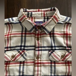 Men’s Patagonia Organic Cotton Buttondown Plaid Flannel Shirt.  Size L.